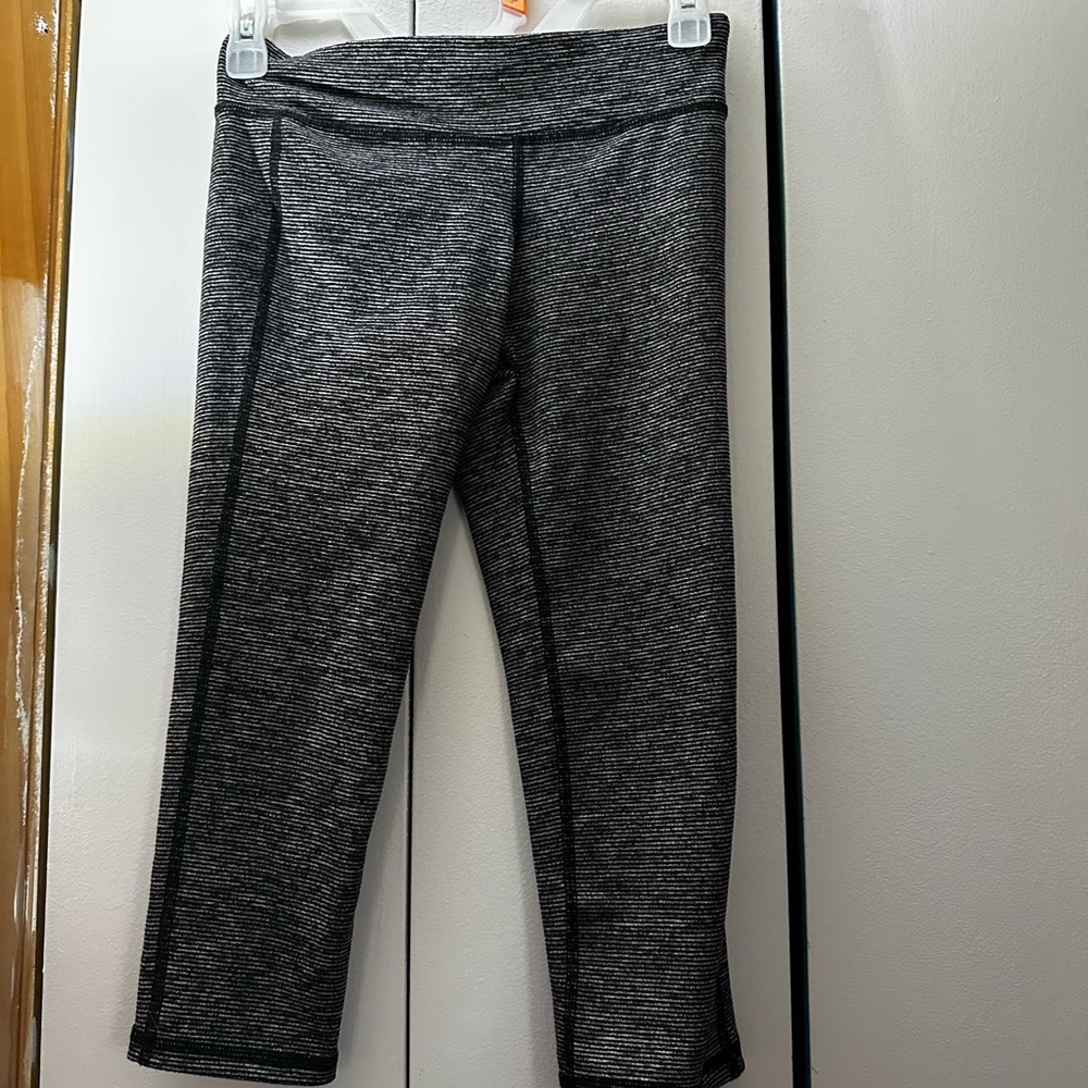 Old Navy Active girls leggings. Size 10/12.